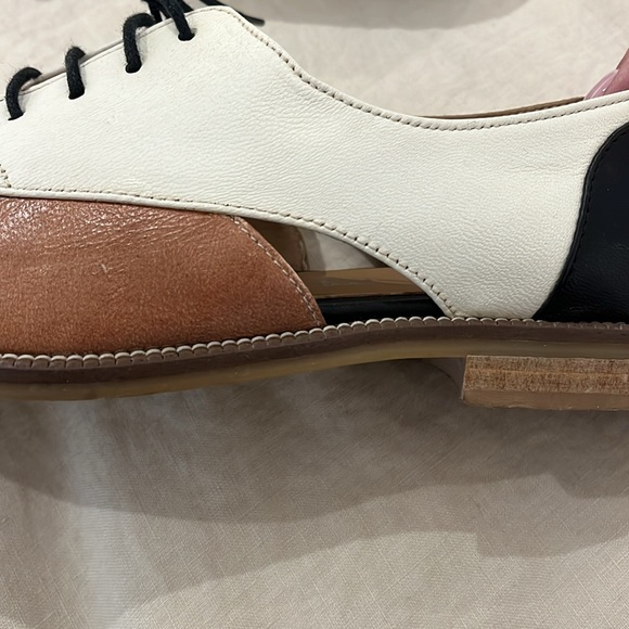 Colour blocked leather shoe - Picture 3 of 7